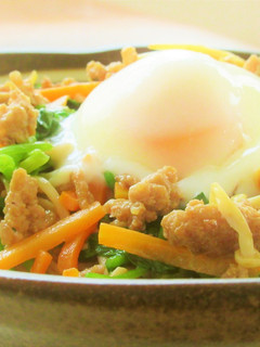 【豚ひき肉とたっぷり野菜のヘルシー丼】-レシピのメイン写真