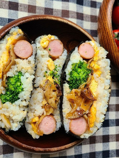 蓮根きんぴら卵ウインナブロッコリお握らず-レシピのメイン写真