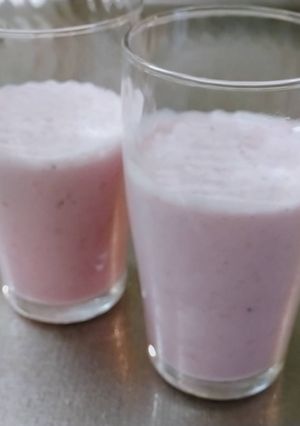 ひんやりおいしいいちごミルクシェイク♪-レシピのメイン写真