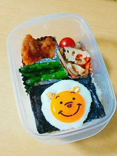 のり弁の上に目玉焼きプーさん弁当-レシピのメイン写真