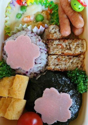 春休み弁当☆ハムの桜で今日も楽々(笑)-レシピのメイン写真