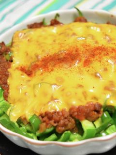 山盛りピーマンのミートソースチーズ焼き-レシピのメイン写真