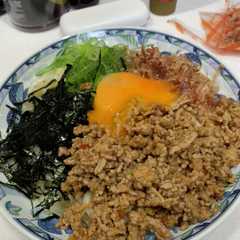 รูปของ 辛さ控えめ 旨辛台湾肉冷やしうどん