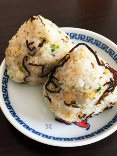 塩昆布と揚げ玉のおにぎり-レシピのメイン写真