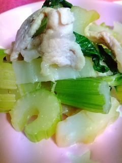 セロリと豚肉の塩麴にんにく炒め-レシピのメイン写真