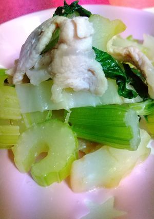 セロリと豚肉の塩麴にんにく炒め-レシピのメイン写真
