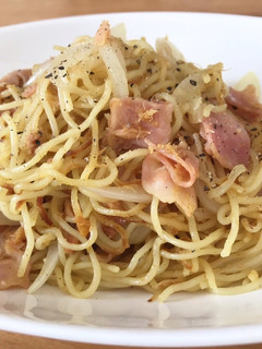 新玉ねぎとツナとベーコンのカレー焼きそば-レシピのメイン写真