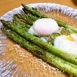 アスパラを温泉卵でとろーっとサラダ