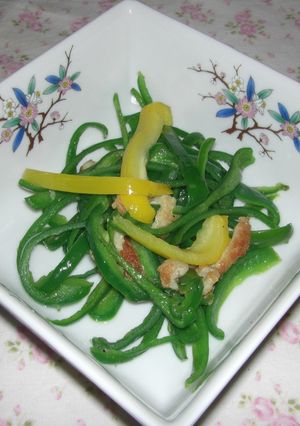カロリーオフ・ピーマンと鶏皮の炒め物-レシピのメイン写真