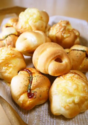 朝食ランチ♪HB簡単成形卵なしロールパン-レシピのメイン写真