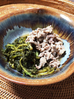材料2つ♪春菊と豚こまのすき煮-レシピのメイン写真