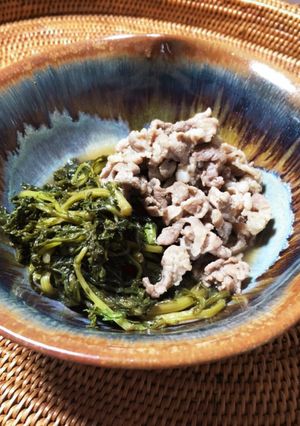 材料2つ♪春菊と豚こまのすき煮-レシピのメイン写真