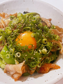 豚バラとさやえんどうのうまたま丼-レシピのメイン写真