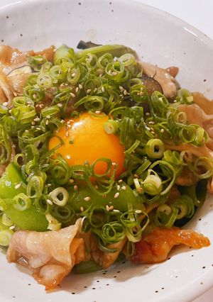 豚バラとさやえんどうのうまたま丼-レシピのメイン写真