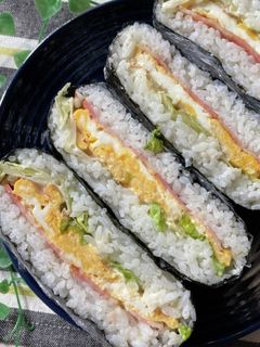 お弁当にも♡ベーコンと玉子のおにぎらず-レシピのメイン写真
