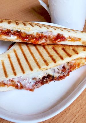 ミートソースのリメイク☆ホットサンド-レシピのメイン写真