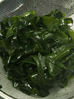 【魚屋さん直伝】塩蔵わかめの戻し方-レシピのメイン写真