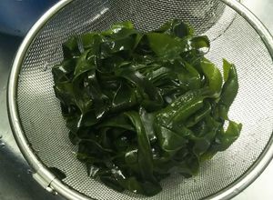 【魚屋さん直伝】塩蔵わかめの戻し方-レシピのメイン写真