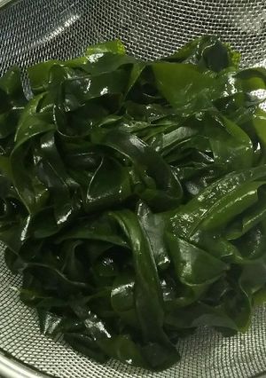 【魚屋さん直伝】塩蔵わかめの戻し方-レシピのメイン写真