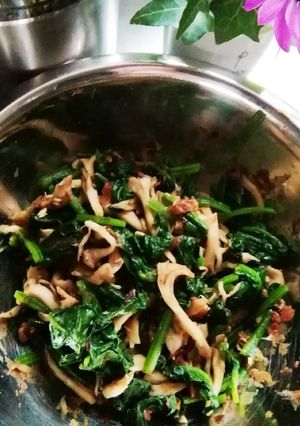 　梅干しでほうれん草と舞茸の和え物-レシピのメイン写真