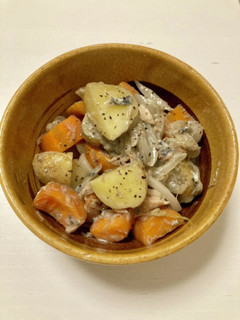 新じゃがとにんじんのゴルゴンゾーラ炒め-レシピのメイン写真