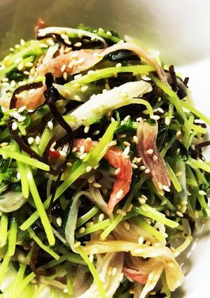 彩りに1品♡カニごま豆苗サラダ-レシピのメイン写真
