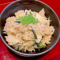 รูปของ 簡単美味しい彩り筍炊き込み混ぜご飯