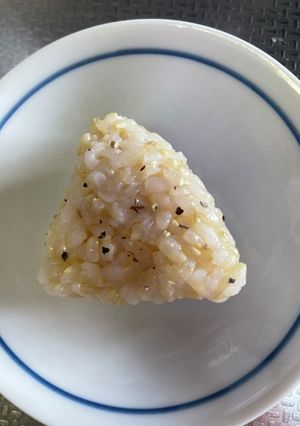 #玄米ご飯の#黒胡椒#おにぎり-レシピのメイン写真