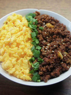 宮崎辛麺風2色丼-レシピのメイン写真