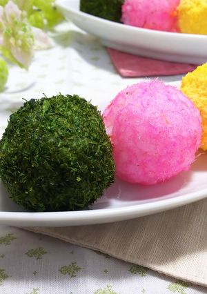 春の3色おにぎり~ 時々 串団子風 ~-レシピのメイン写真