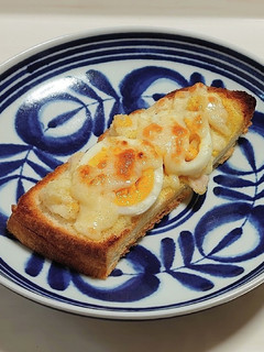 ポテサラ卵カレーチーズトースト-レシピのメイン写真