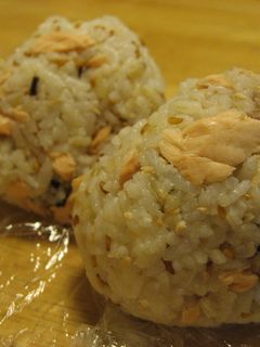 毎日おにぎり その1 シャケ・塩昆布-レシピのメイン写真