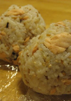 毎日おにぎり その1 シャケ・塩昆布-レシピのメイン写真