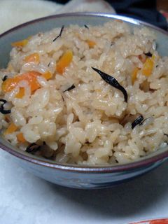 家にあるもので☆我が家の簡単炊き込みご飯-レシピのメイン写真