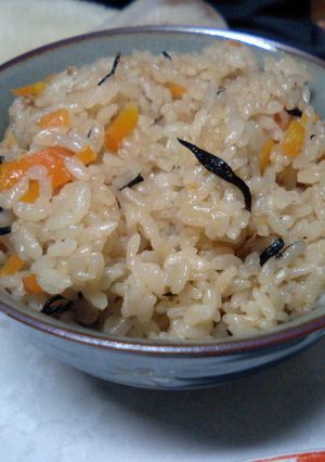 家にあるもので☆我が家の簡単炊き込みご飯-レシピのメイン写真