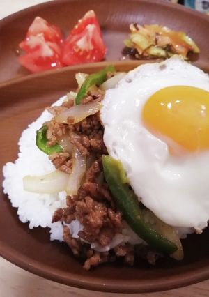 子供が喜ぶ甘辛！ピーマンと挽き肉のっけ飯-レシピのメイン写真