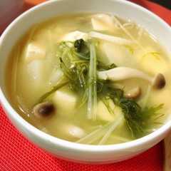 รูปของ 水菜とぶなしめじのお味噌汁