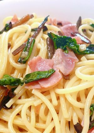 ビーツの茎とベーコンのペペロンチーノ-レシピのメイン写真