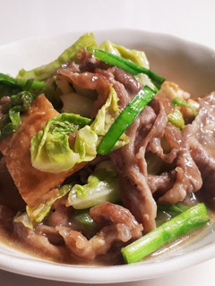 A picture of 春キャベツと豚薄切り肉と厚揚げの味噌炒め.