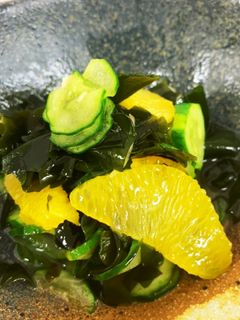 きゅうりとわかめの酢の物・オレンジ添え-レシピのメイン写真