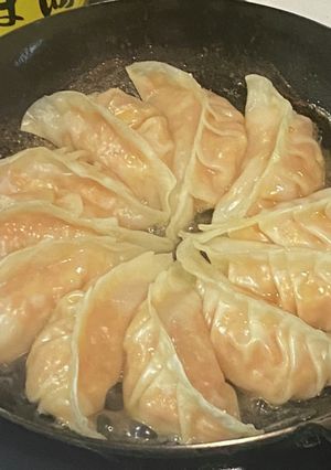 簡単材料！サーモンバター餃子-レシピのメイン写真