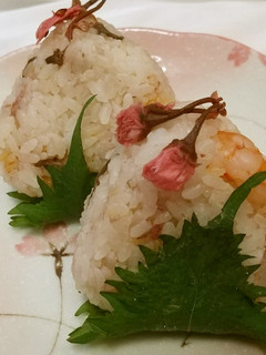 桜と海老の炊き込みお握り-レシピのメイン写真