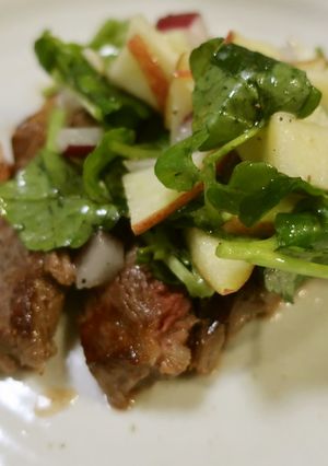 牛ステーキ肉のパワーサラダ-レシピのメイン写真