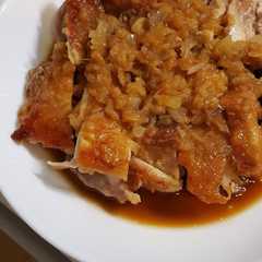 รูปของ 皮カリッ！鶏もも肉の玉ねぎポン酢がけ