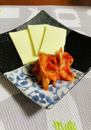 簡単おつまみ＊プロセスチーズのキムチ乗せ-レシピのメイン写真
