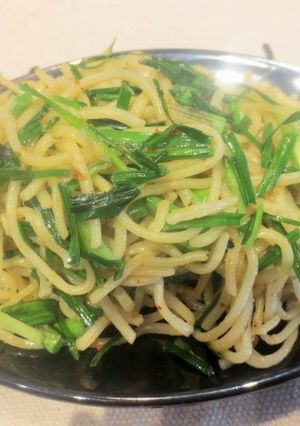ノビル(ニラ)のピリ辛塩焼きそば-レシピのメイン写真