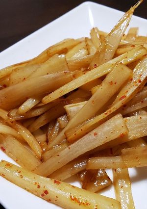 旬！ご飯がススム♪ウドのきんぴら☆-レシピのメイン写真