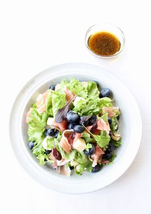 美味しい!【ブルーベリーと生ハムのサラダ-レシピのメイン写真