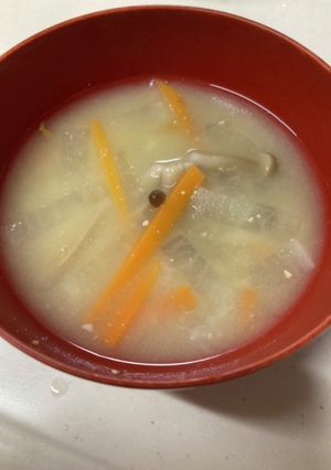 人参と大根としめじの味噌汁。簡単です。-レシピのメイン写真