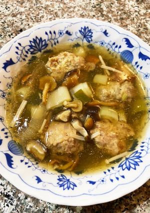 肉だんごときのこの暖かスープ-レシピのメイン写真